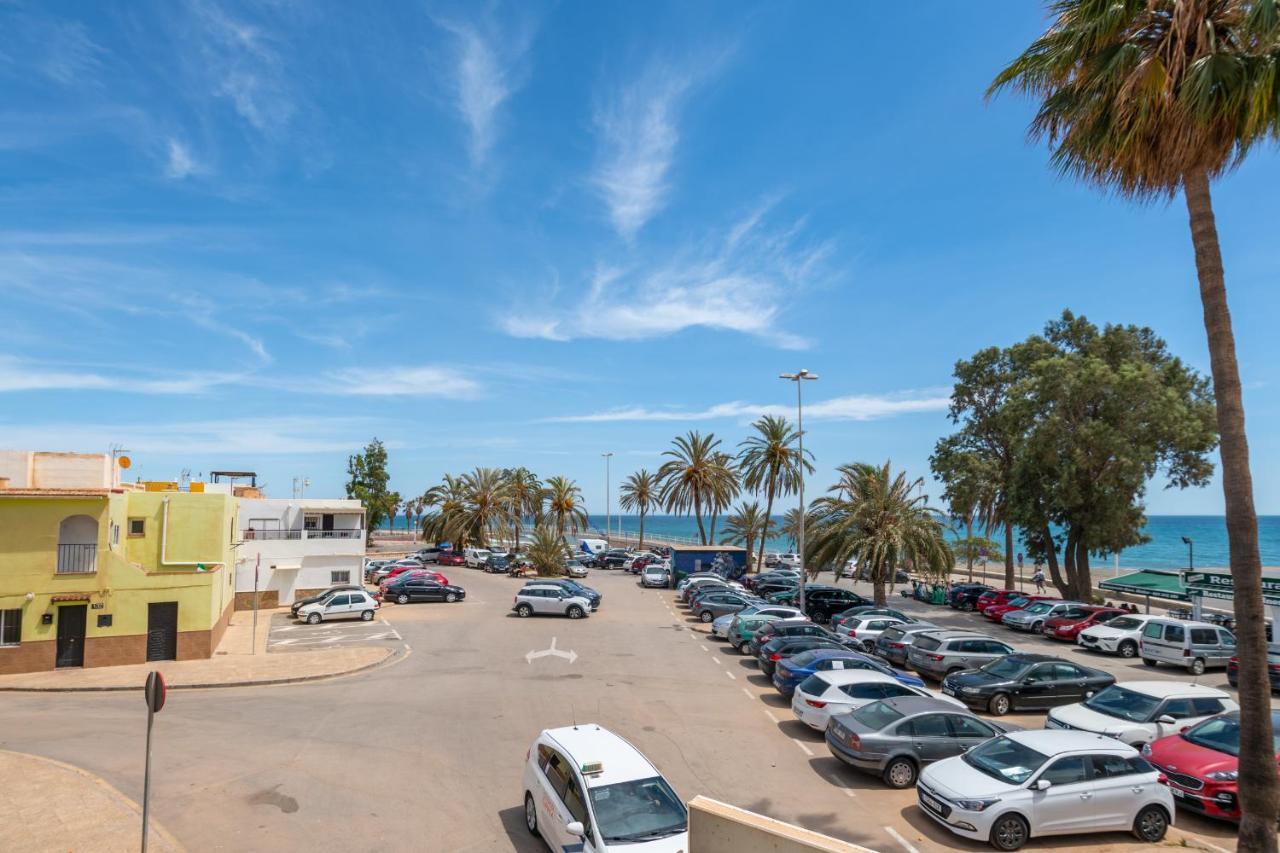 Renthas Pedregalejo Beach Apartments マラガ エクステリア 写真