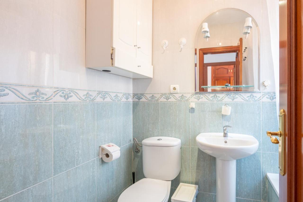 Renthas Pedregalejo Beach Apartments マラガ エクステリア 写真
