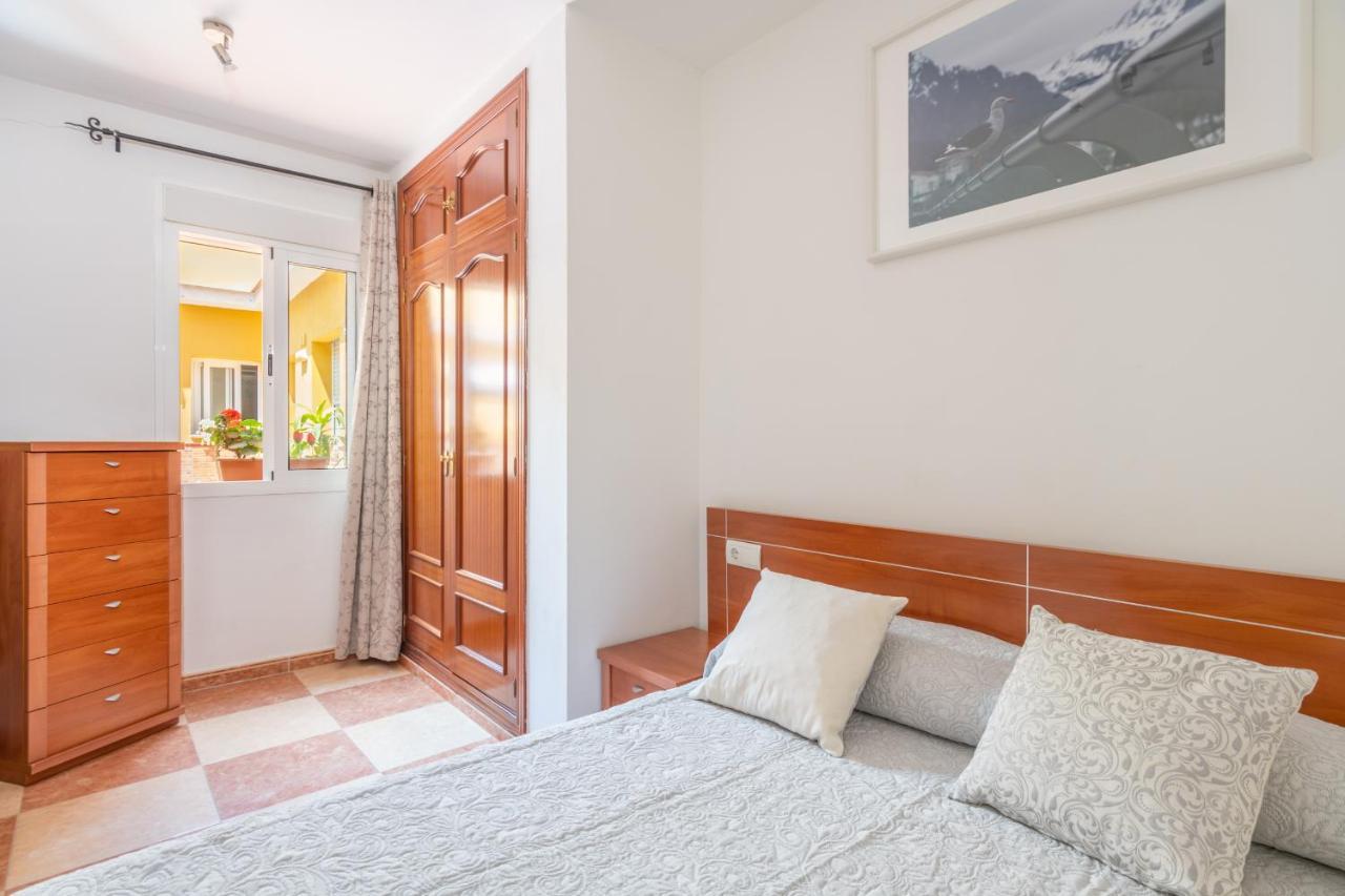Renthas Pedregalejo Beach Apartments マラガ エクステリア 写真